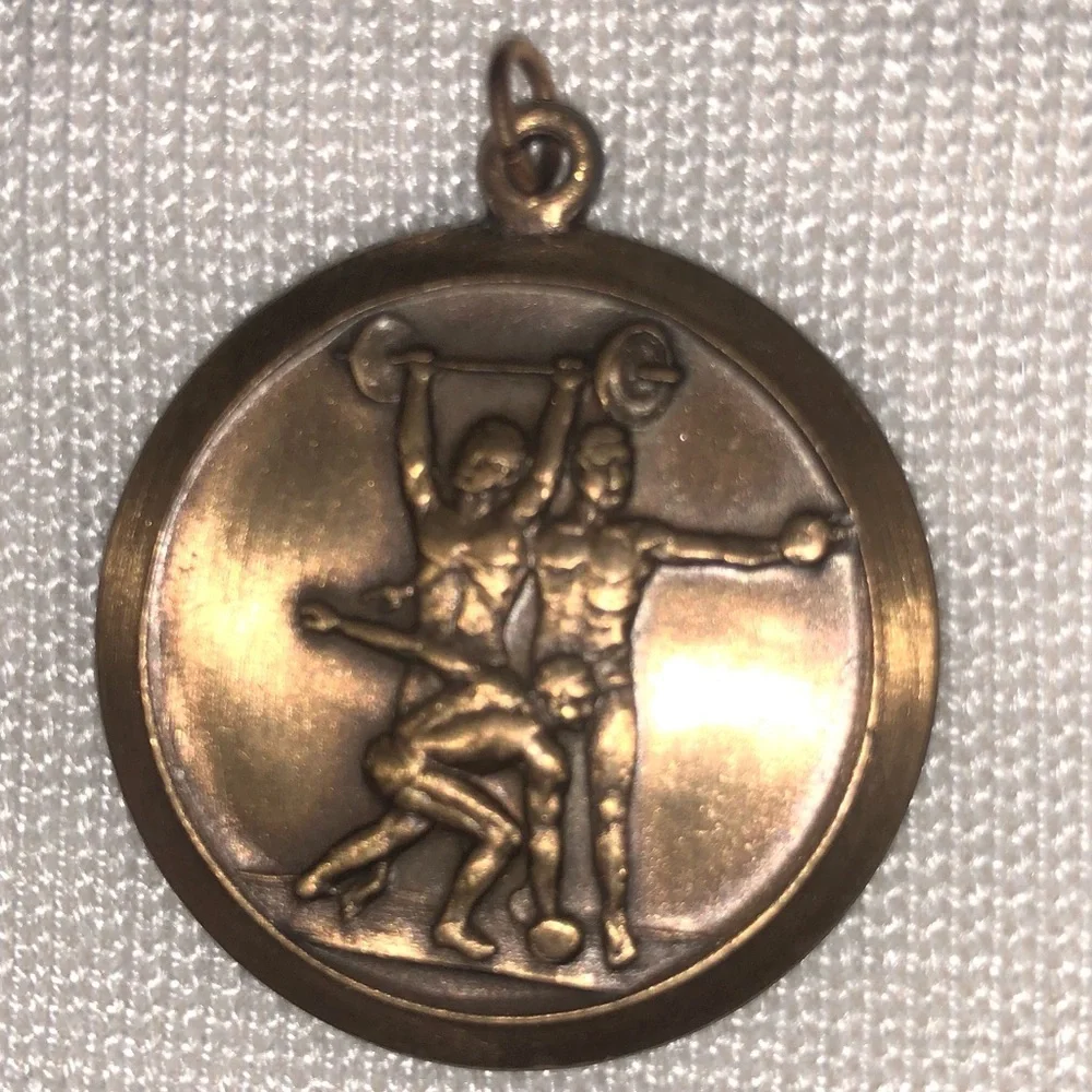 WEIGHT LIFTING WEIGHT TRAINING BODY BUILDER PENDANT
